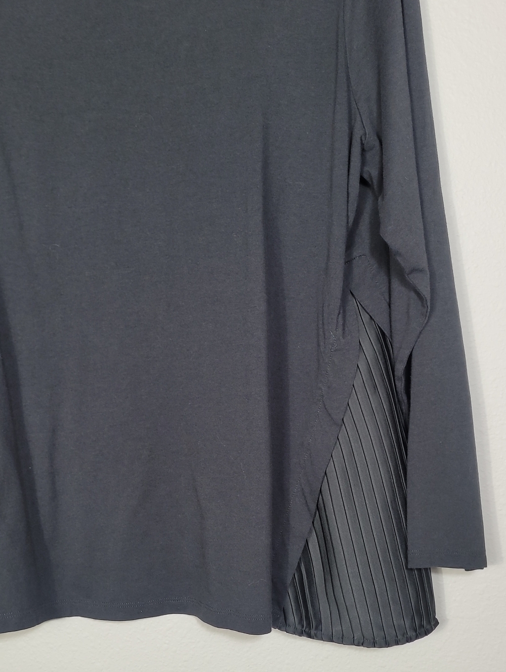 LOGO Lori Goldstein Long Sleeve Top Size 1X Pleated Sides Stretch - Picture 3 of 9